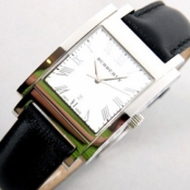 バーバリー BU1554 メンズ男性用腕時計偽物スクエア 文字盤カラー シルバー新品 コピー